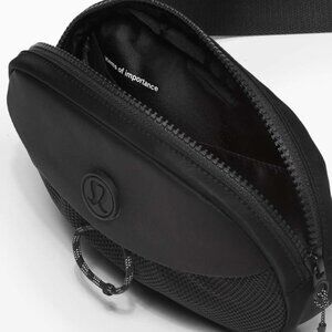 Lululemon Take It On Belt Bag – Black – Excellent Condition